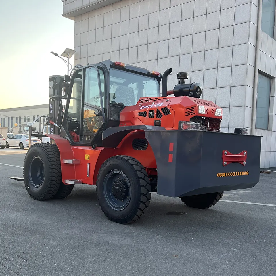 5 Ton Diesel 4x4 All Terrain Forklift (Rough Terrain) - Detail view 1