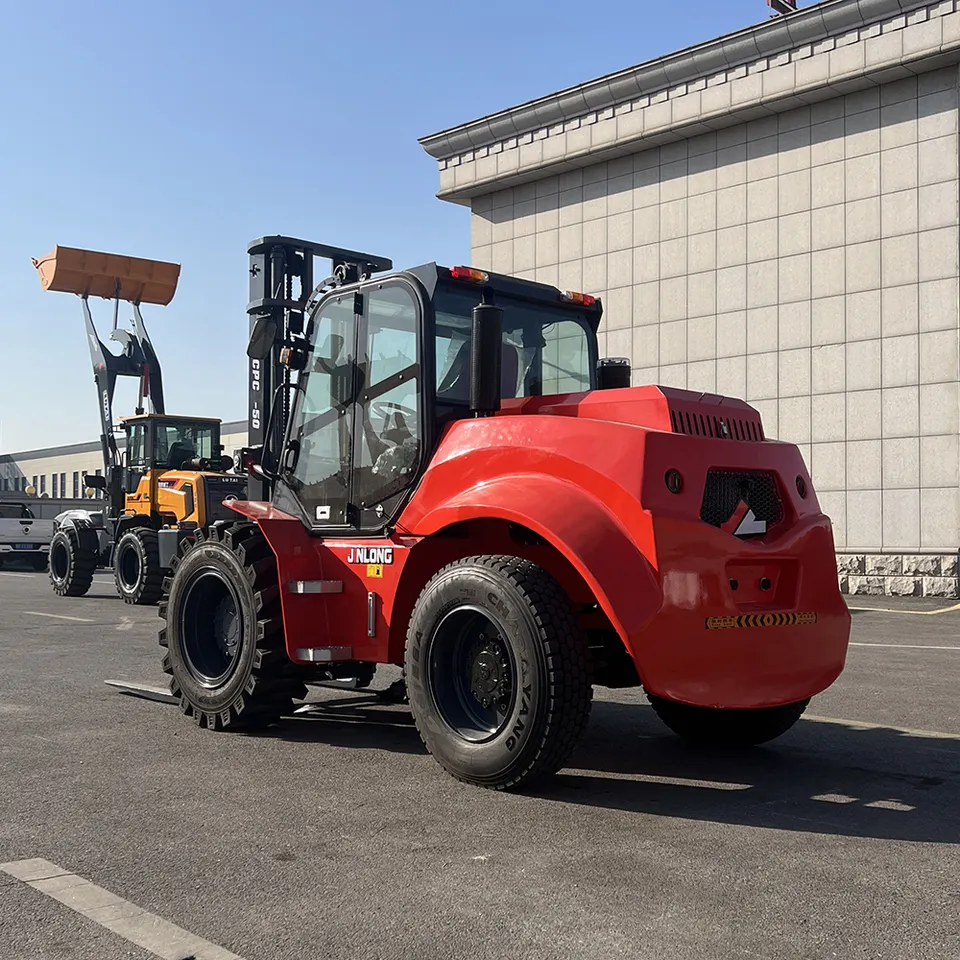 5 Ton Diesel 4x4 All Terrain Forklift (Rough Terrain) - Detail view 2