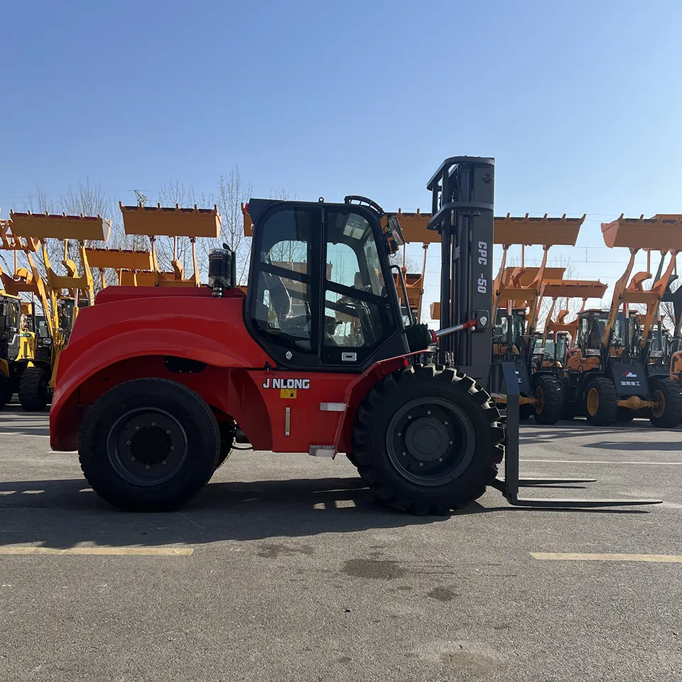 5 Ton Diesel 4x4 All Terrain Forklift (Rough Terrain) - Detail view 3
