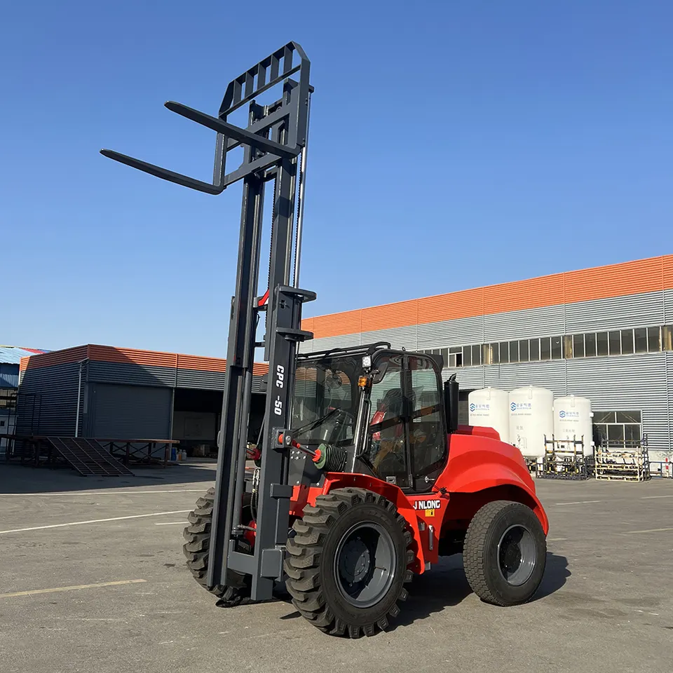 5 Ton Diesel 4x4 All Terrain Forklift (Rough Terrain) - Detail view 4