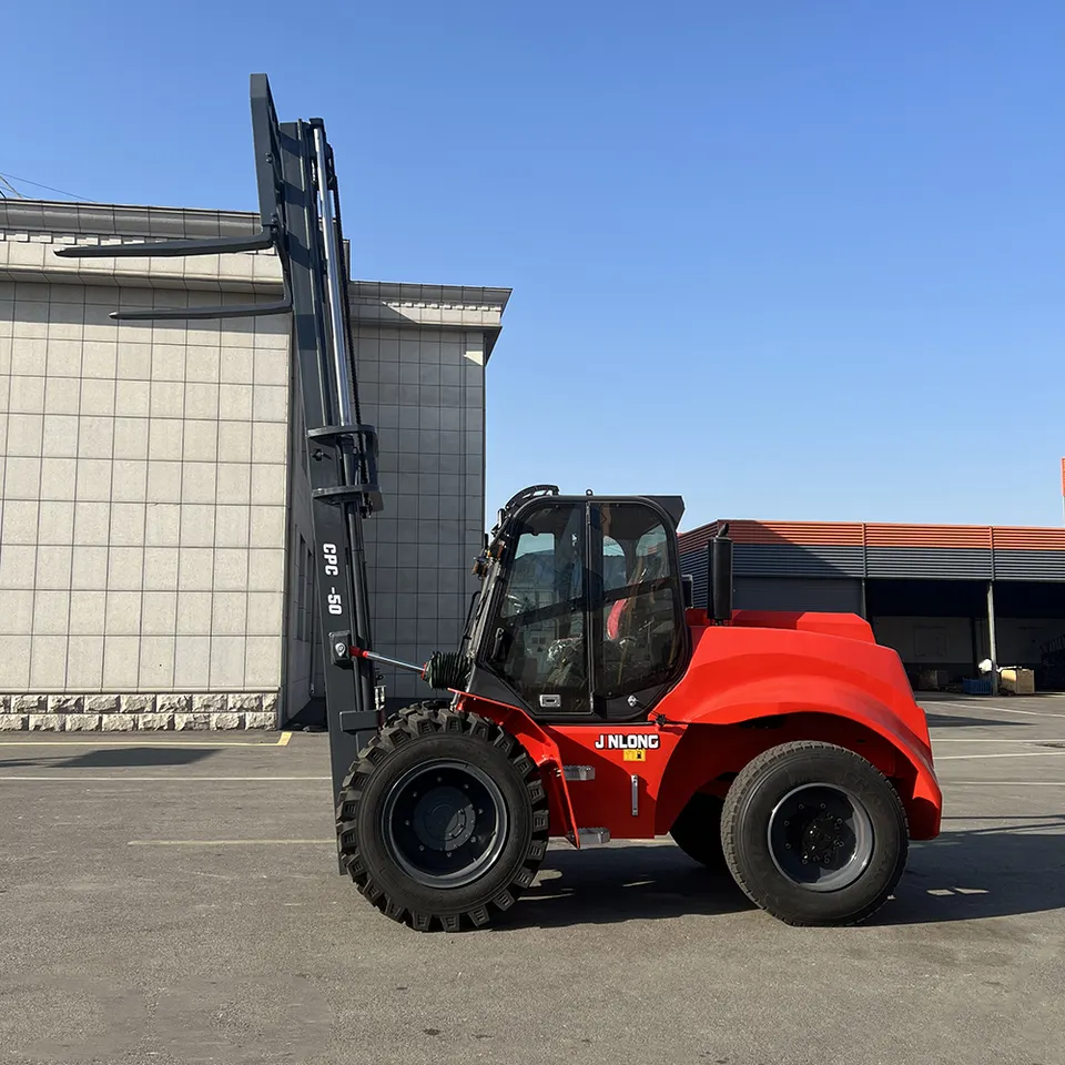5 Ton Diesel 4x4 All Terrain Forklift (Rough Terrain) - Detail view 5
