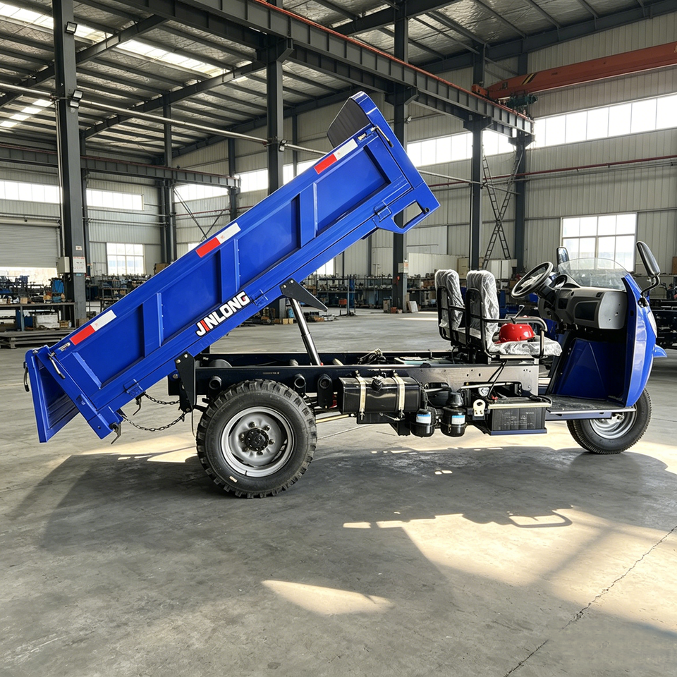 Durable Three Wheel Cargo Dump Truck with High Mounted Closed Fuel Tank - Detail view 1