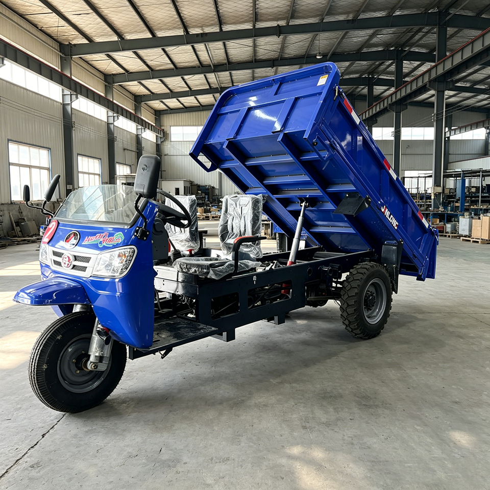 Durable Three Wheel Cargo Dump Truck with High Mounted Closed Fuel Tank - Detail view 2