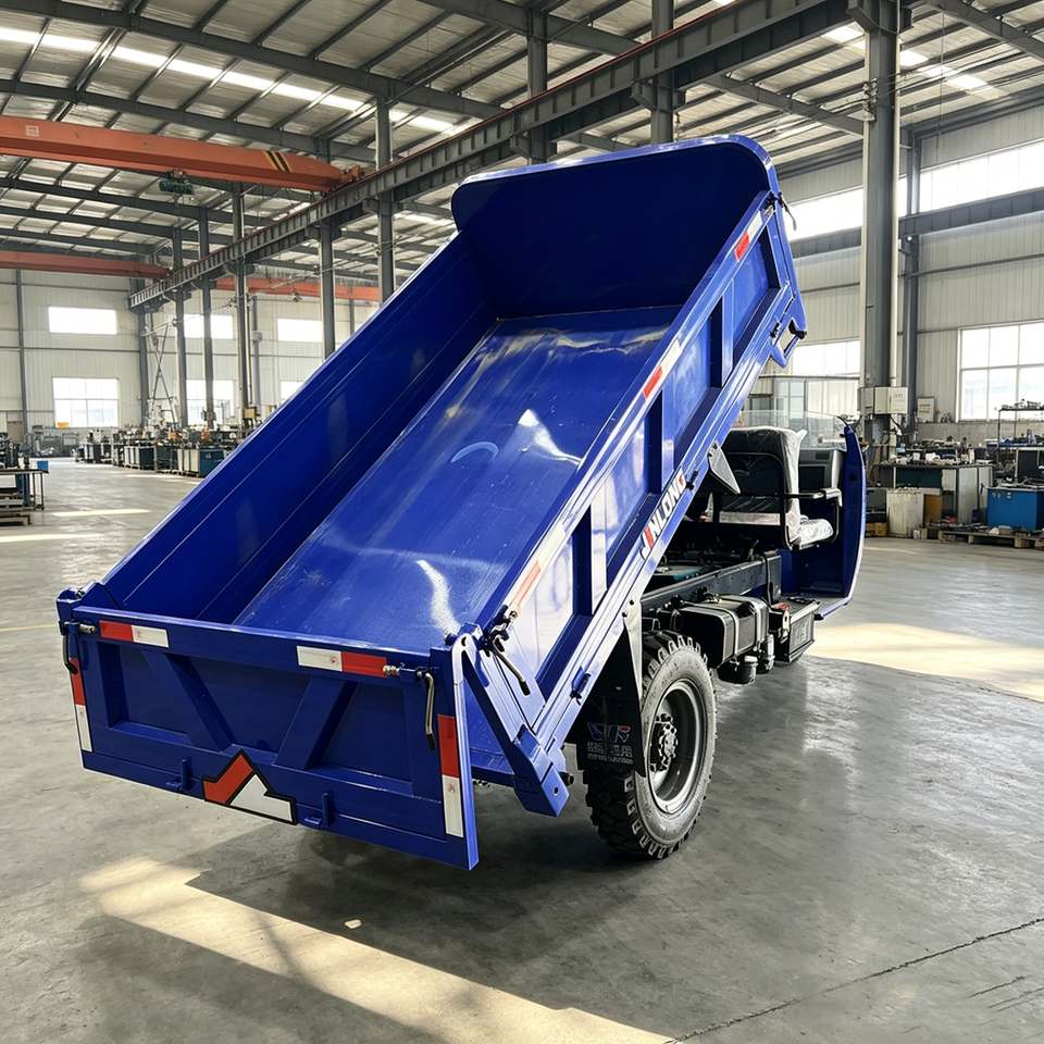 Durable Three Wheel Cargo Dump Truck with High Mounted Closed Fuel Tank - Detail view 3