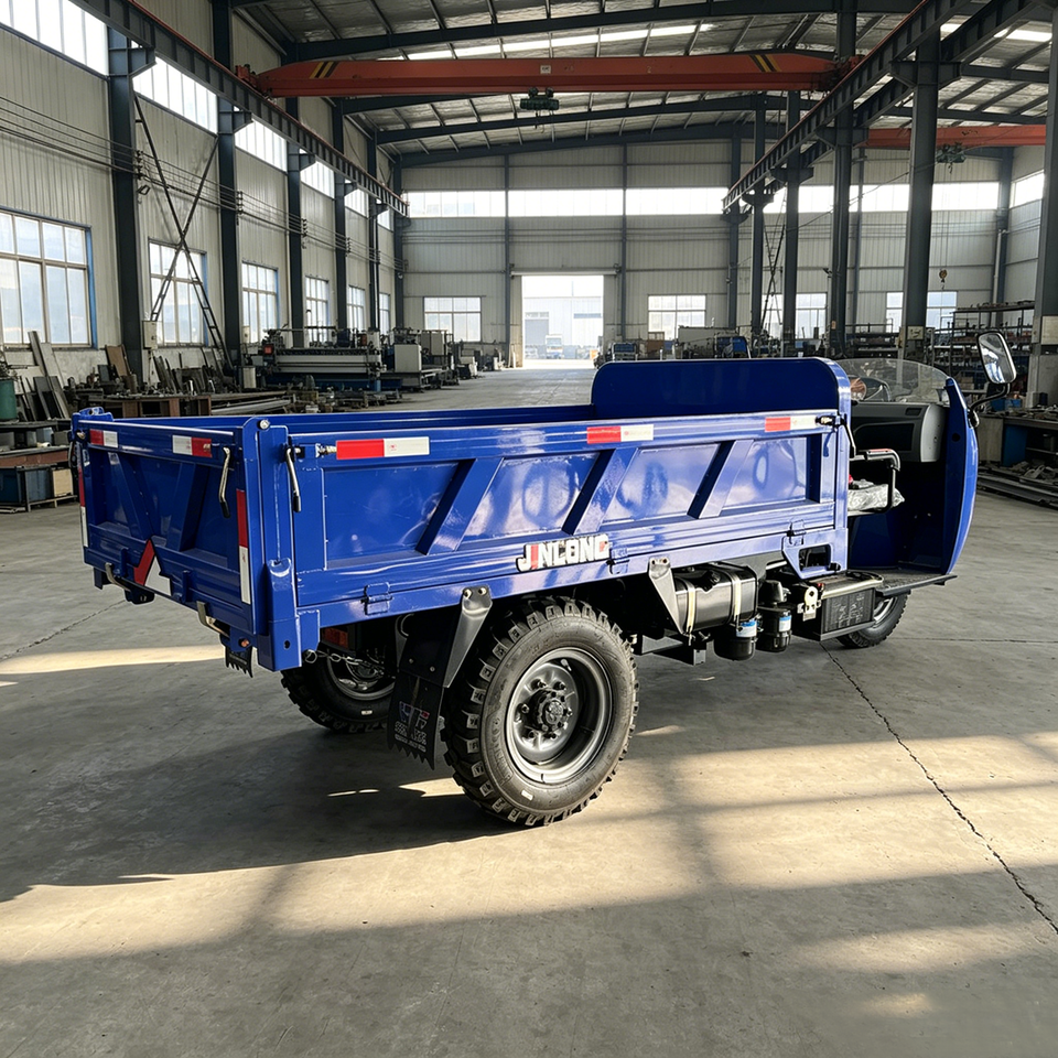 Durable Three Wheel Cargo Dump Truck with High Mounted Closed Fuel Tank - Detail view 5